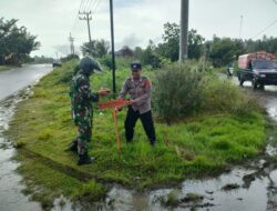 Jalan Amblas di Paya Dua, Petugas Pasang Petunjuk untuk Pengalihan Kendaraan