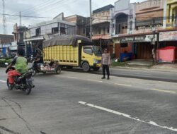 Polsek Muara Satu Rutin Strong Point Pagi Lancarkan Arus Lalu Lintas