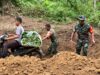 Warga Berikan Apresiasi Kepada TNI Walaupun Jalan Belum selesai.