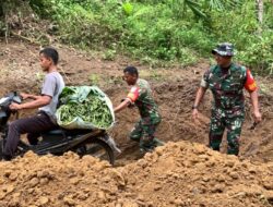 Warga Berikan Apresiasi Kepada TNI Walaupun Jalan Belum selesai.