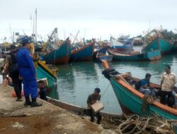 Sat PolAirud Beri Pesan Kamtibmas Saat Patroli di TPI