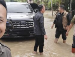 Ketua Panwaslih Aceh Utara Terjun ke TPS di Tengah Banjir