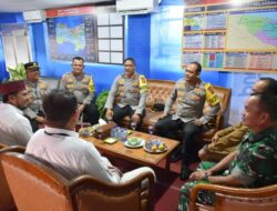 Kapolres Lhokseumawe dan Ketua Bhayangkari Kunjungi Pos Pelayanan dan Pengamanan Ops Lilin 2024