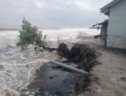 Abrasi Pantai Hantam Desa Meunasah Baro, Polisi Imbau Warga Pesisir Waspada