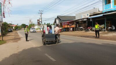 Polsek Dewantara Gelar Strong Point, Pastikan Kelancaran Arus Lalu Lintas di Paloh Lada