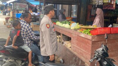 Personil Polsek Syamtalira Bayu Patroli Pasar Guna Cegah Gangguan Kamtibmas