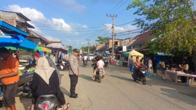 Polsek Kuta Makmur Amankan dan Atur Lalu Lintas di Pasar Takjil Keude Blang Ara