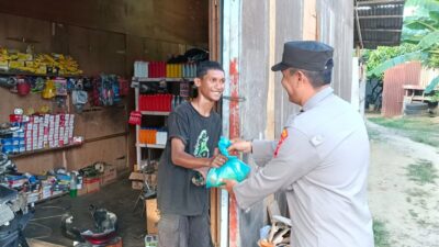 Sat Binmas Polres Lhokseumawe Berbagi Takjil Sambil Edukasi Kamtibmas, Warga Antusias!