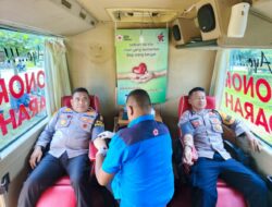 Kapolsek Muara Dua dan Personel Polri Ikut Donor Darah Massal untuk Peringati Hari Thalasemia Sedunia