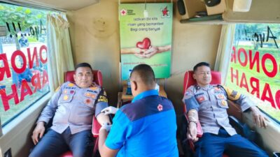 Kapolsek Muara Dua dan Personel Polri Ikut Donor Darah Massal untuk Peringati Hari Thalasemia Sedunia