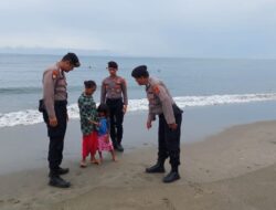 Polisi Patroli di Pantai Ujong Blang, Cegah Gangguan Kamtibmas di Lokasi Wisata