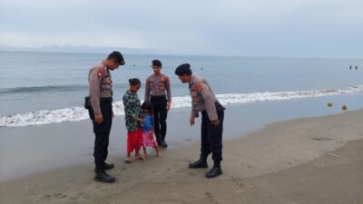 Polisi Patroli di Pantai Ujong Blang, Cegah Gangguan Kamtibmas di Lokasi Wisata