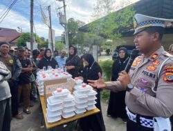 Jumat Barokah, Satlantas Polres Lhokseumawe Berbagi Makanan kepada Warga yang Membutuhkan
