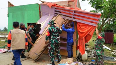 Kodim 0103 dan Pemkab Aceh Utara Salurkan Bantuan dan Gelar Gotong Royong di Cot Girek
