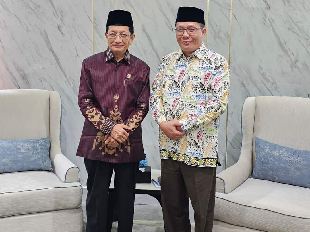 Rektor UIN Sultanah Nahrasiyah Lhokseumawe, Prof. Dr. Danial, M.Ag., bersama Menteri Agama RI sekaligus Amirul Hajj 1446 H/2025 M, Prof. Dr. KH. Nasaruddin Umar, M.A.