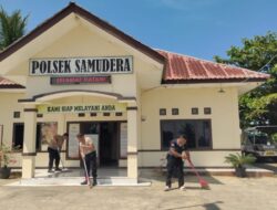 Sambut Hari Bhayangkara ke-79, Personel Polsek Samudera Gelar Korve Bersihkan Mako