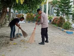 Sambut HUT Bhayangkara ke-79, Polsek Nisam Gelar Korve Bersihkan Lingkungan Mako