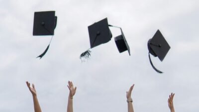 Krisis Lapangan Kerja: Sarjana Bersaing Jadi Sopir dan Security