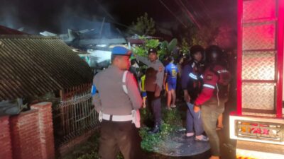 Polsek Muara Satu Amankan Lokasi Kebakaran Kos Mahasiswa di Padang Sakti