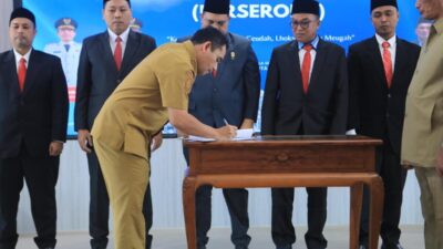 Wali Kota Lhokseumawe Lantik Direksi Baru PTPL, Tegaskan Proses Seleksi Bersih