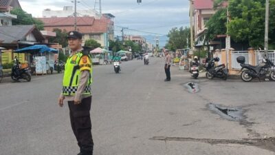 Personel Polsek Banda Sakti Laksanakan Strong Point Pagi, Atur Lalin di Titik Rawan Kemacetan