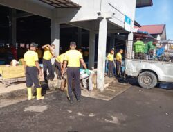 Pererat Sinergi, Polres Lhokseumawe dan Warga Pusong Baru Gotong Royong di Pajak Ikan