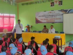 Bhabinkamtias Ajak Siswa SMK Negeri 7 Lhokseumawe Jauhi Narkoba dan Kenakalan Remaja Saat MPLS