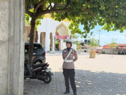 Polwan Lhokseumawe Laksanakan Patroli Jumat, Ajak Kaum Pria ke Masjid
