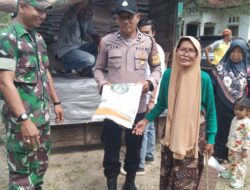 Polisi Kawal Ketat Penyaluran 31 Ton Beras Bantuan di Kecamatan Nisam Antara
