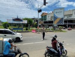 Satlantas Polres Lhokseumawe Pasang Voice Himbauan Operasi Patuh Seulawah di Simpang Taman Riyadhah