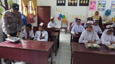 Polsek Muara Dua Kawal Distribusi 5.685 Paket Makanan Bergizi Gratis untuk Siswa dan Kelompok Rentan