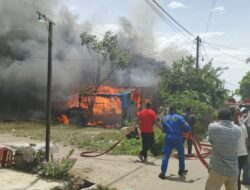 Delapan Rumah Warga Terbakar di Dewantara, Diduga Akibat Korsleting Listrik Saat Makan Siang