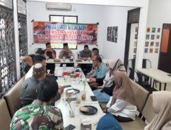 Kapolsek Banda Sakti Jalin Silaturrahmi dengan Perangkat Gampong Tumpok Teungoh, Tekankan Pentingnya Transparansi Dana Gampong