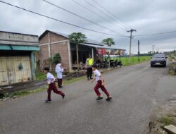 Polisi Bantu Anak Sekolah Menyebrang dan Wujudkan Rasa Aman di Wilayah Hukum Polres Lhokseumawe