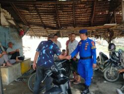 Sat Pol Airud Polres Lhokseumawe Patroli Pesisir Pantai Pusong, Ingatkan Warga Jaga Kebersihan dan Keselamatan