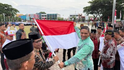 Wakapolres Lhokseumawe Hadiri Launching Pembagian Bendera Merah Putih, Kobarkan Semangat Nasionalisme dan Nilai Kebangsaan