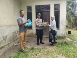 Polri Salurkan Sembako Jumat Berkah untuk Warga Kurang Mampu di Banda Baro