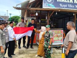 Kapolsek Muara Satu Bersama Muspika Ajak Warga Pasang Bendera Merah Putih Sambut HUT ke-80 RI