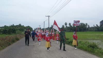 Kapolsek Meurah Mulia Turun Langsung Kawal Gerak Jalan HUT RI ke-80