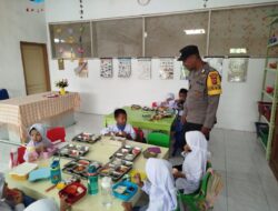 Polsek Muara Dua Kawal Distribusi 5.982 Paket Makan Bergizi Gratis