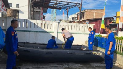 Sat Pol Airud Polres Lhokseumawe Rawat Rubber Boat, Pastikan Siap Digunakan di Lapangan