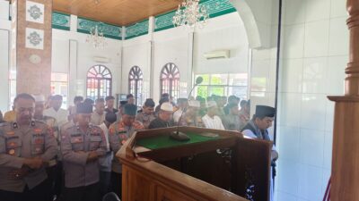 Polres Lhokseumawe Gelar Sholat Gaib untuk Driver Ojol Korban Rantis di Jakarta