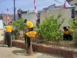 Polsek Muara Satu Gotong Royong Bersihkan Halaman Mako Usai Apel Pagi