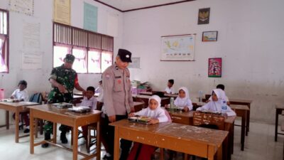 Polisi Kawal Pendistribusian Makanan Bergizi Gratis untuk 4.854 Siswa di Muara Batu