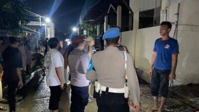 Polisi Sigap Datangi Lokasi Kebakaran Tiga Rumah di Kuta Blang Lhokseumawe
