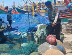 Sambangi Nelayan, Sat Pol Airud Polres Lhokseumawe Sampaikan Imbauan Kamtibmas di PPI Pusong Lama