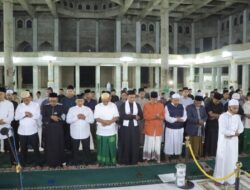 Kapolres Lhokseumawe dan Ratusan Jemaah Laksanakan Salat Gerhana di Masjid Agung Islamic Center