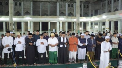 Kapolres Lhokseumawe dan Ratusan Jemaah Laksanakan Salat Gerhana di Masjid Agung Islamic Center