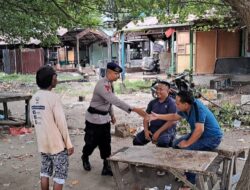 Patroli Dialogis : Polairud Polres Lhokseumawe Ajak Nelayan Pesisir Jaga Kamtibmas