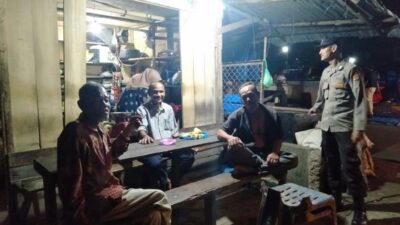 Patroli Malam Polsek Muara Satu, Polisi Ajak Warga Peduli Lingkungan
